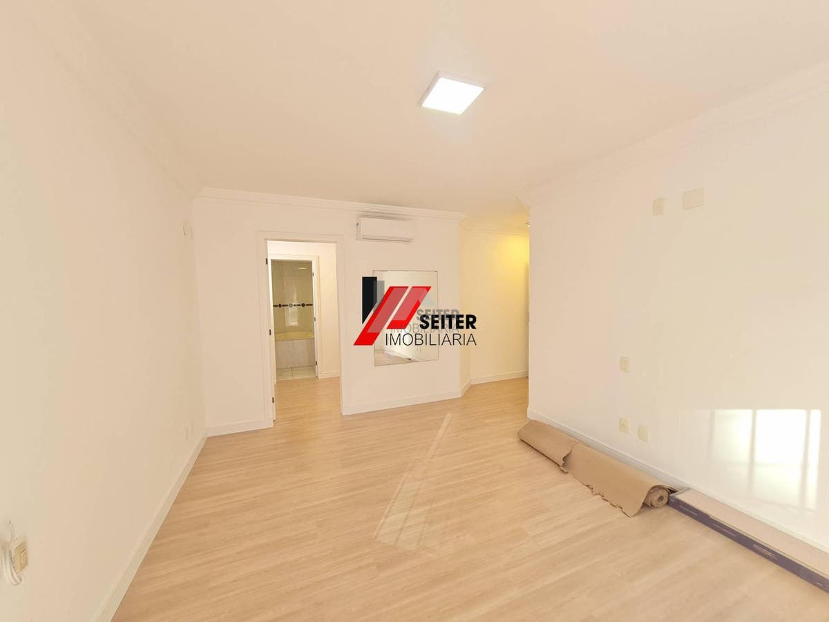 Apartamento a venda na Beira Mar Norte de Florianópolis