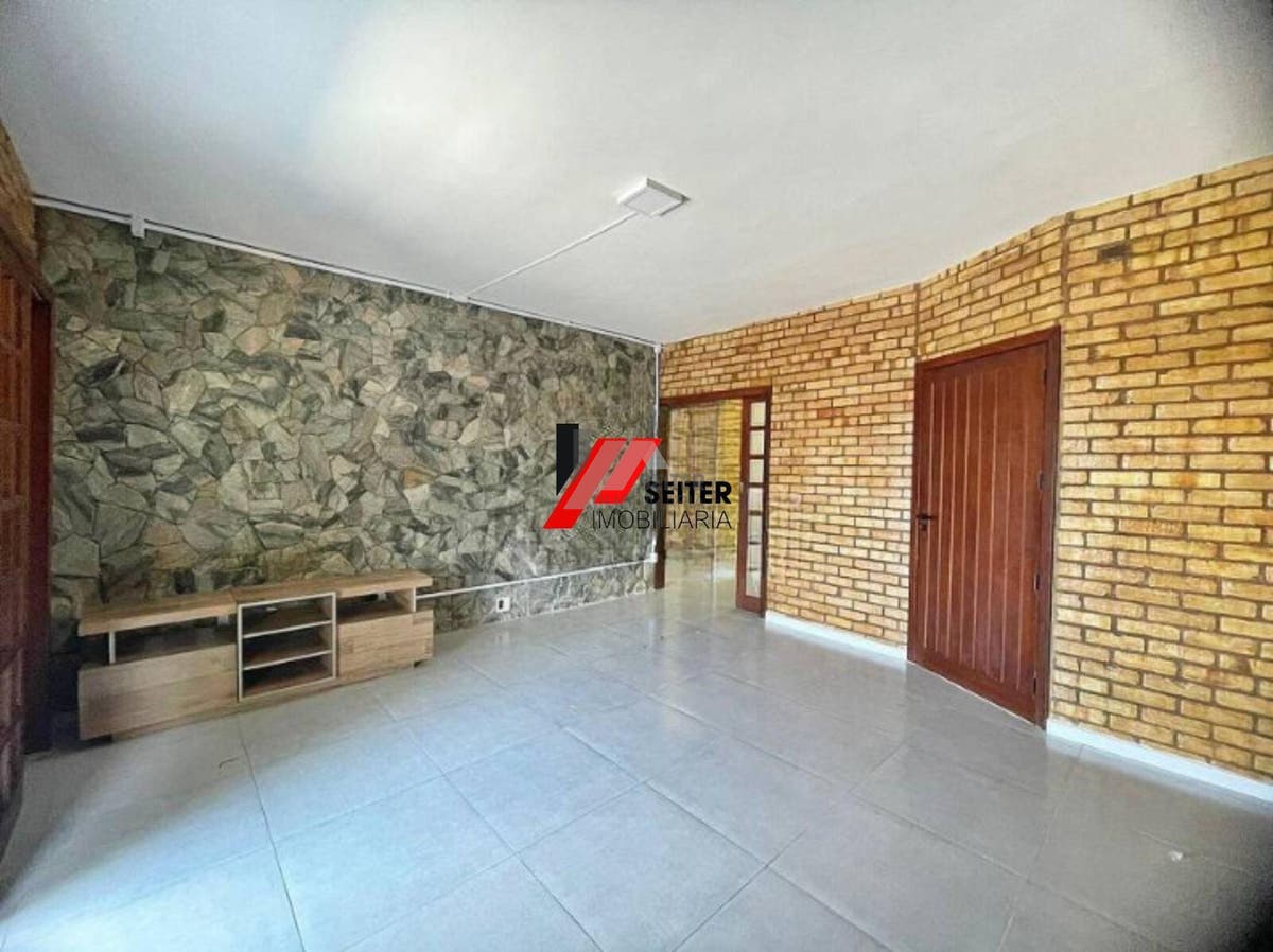 Casa para alugar no Itacorubi com 3 quartos