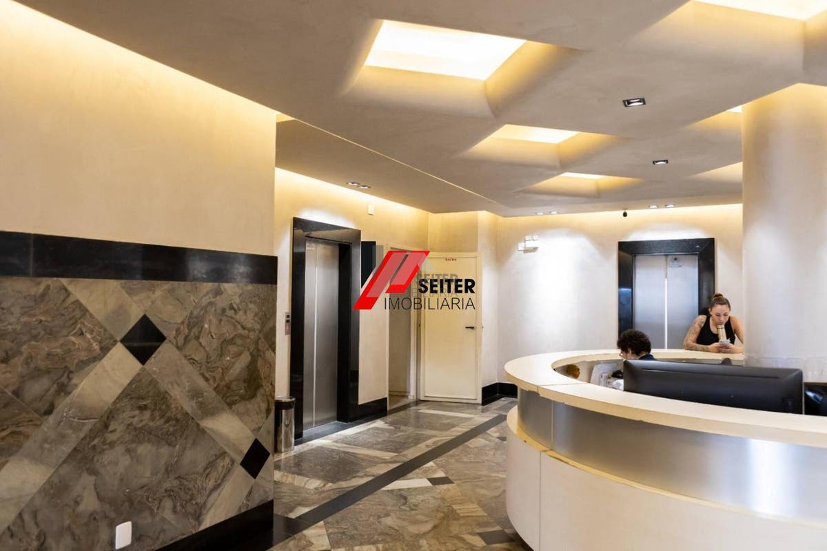 Sala Comercial a venda Centro de Florianopolis.