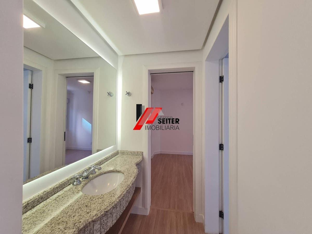 Apartamento a venda na Beira Mar Norte de Florianópolis