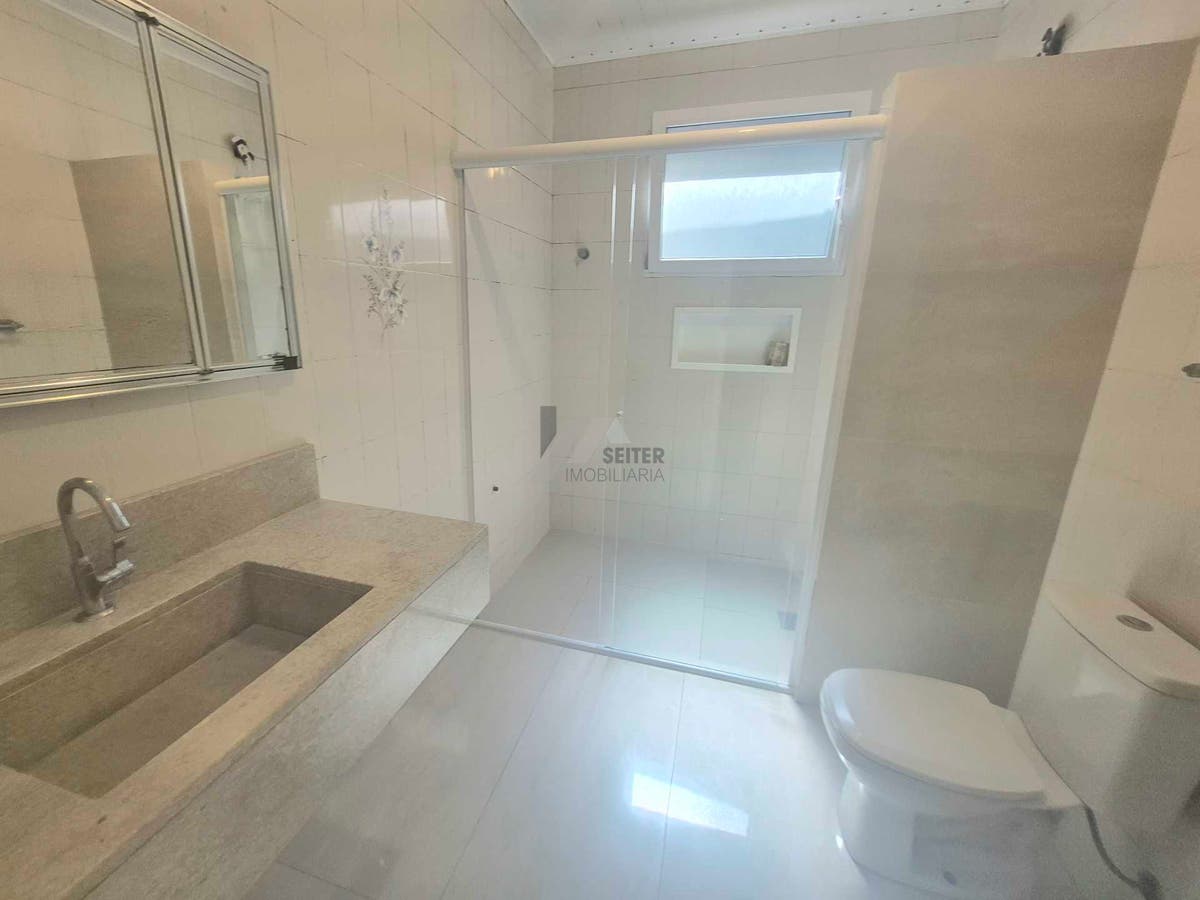 Casa de 4 quartos para alugar no Santa Monica Florianopolis