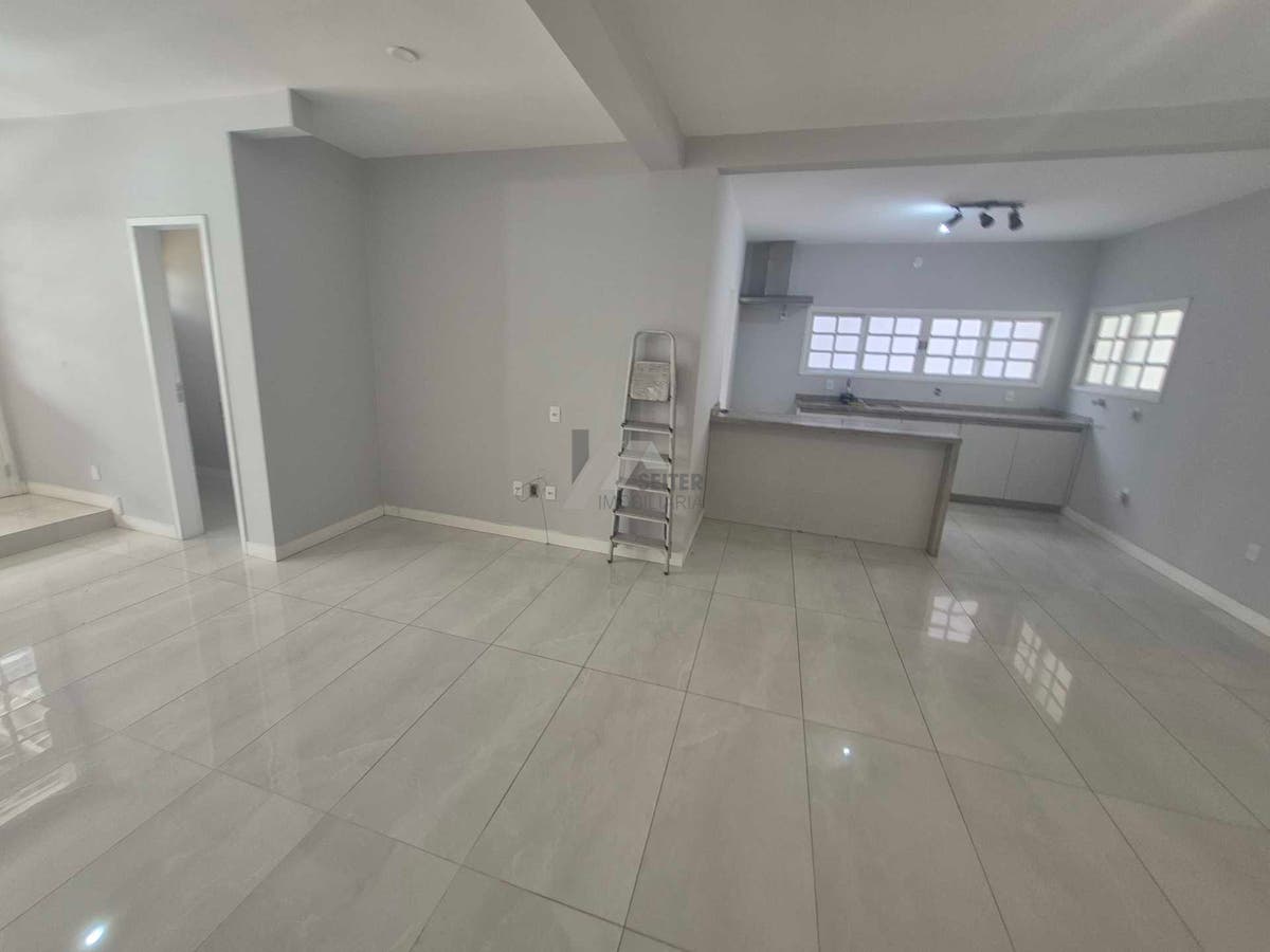Casa de 4 quartos para alugar no Santa Monica Florianopolis