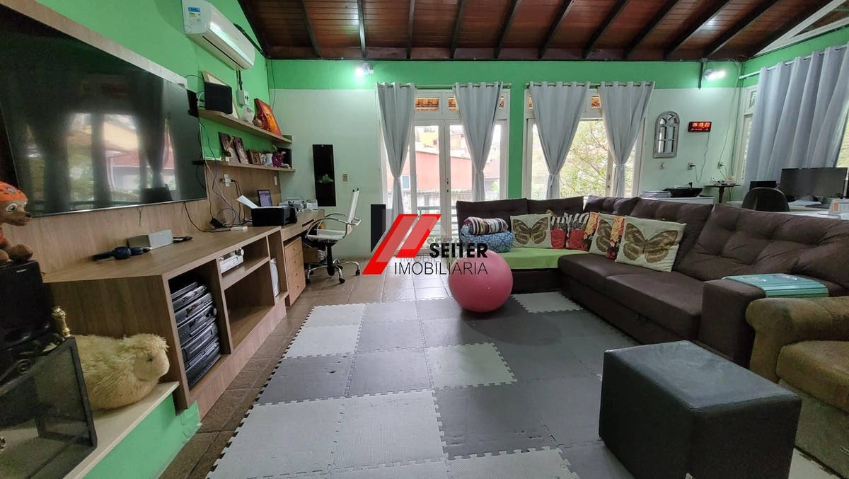 Casa com 4 quatro quartos para locação trindade florianópolis
