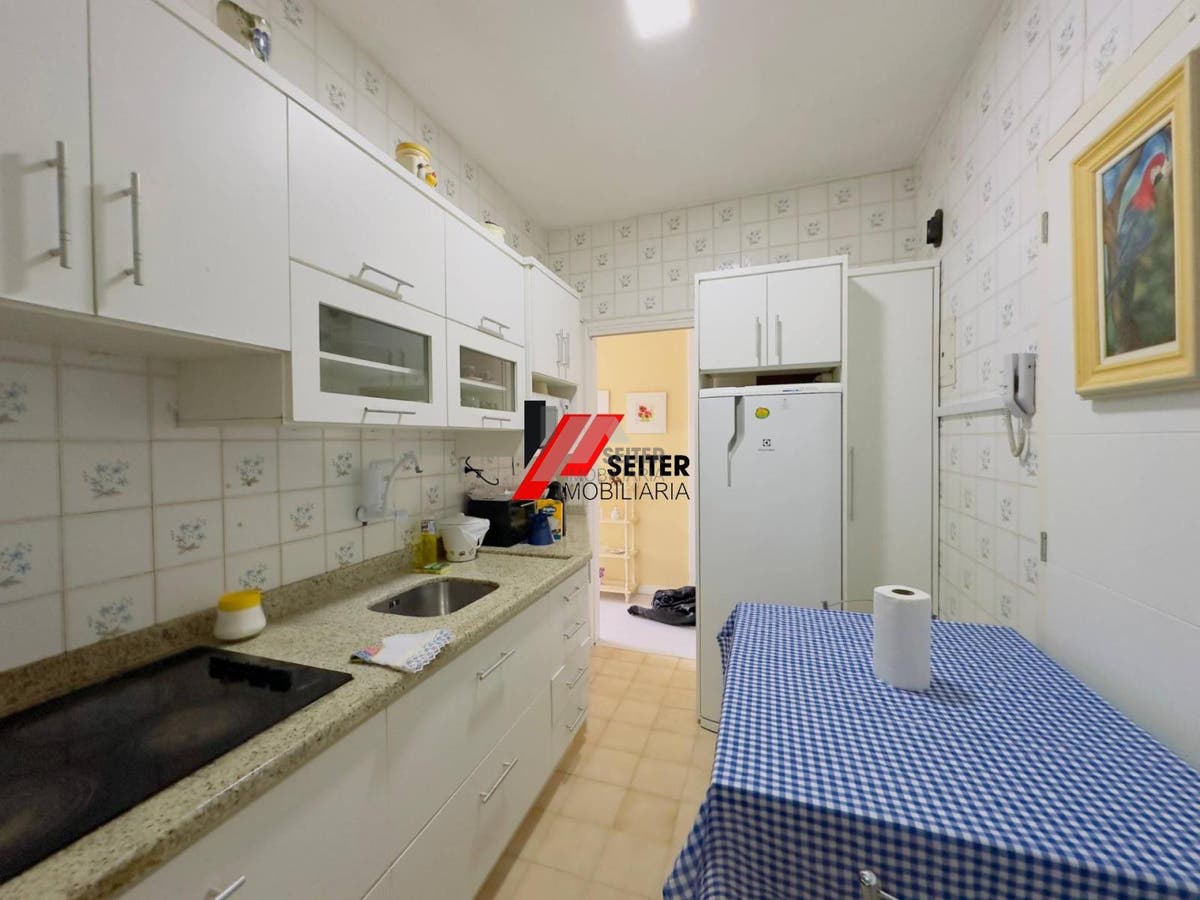 Apartamento de 2 dormitorios a venda Centro Florianopolis