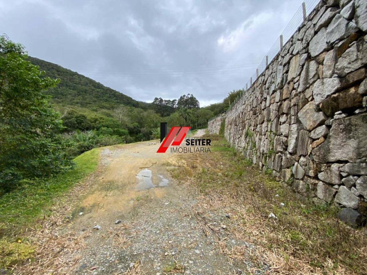 Terreno para alugar na Lagoa da Conceição em Florianópolis proximo escola sarapicuá