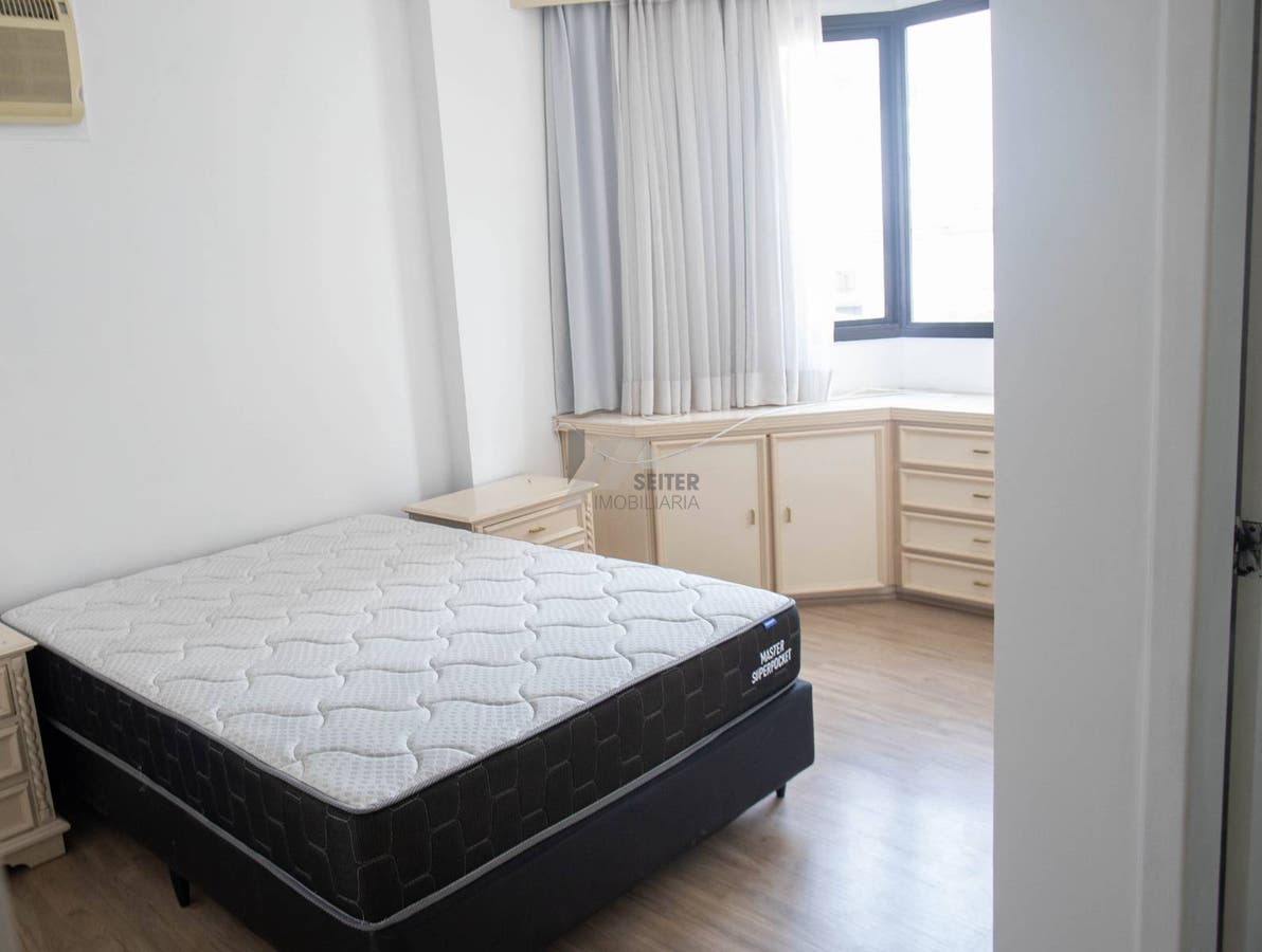 Apartamento com 3 quartos, Centro - Florianópolis