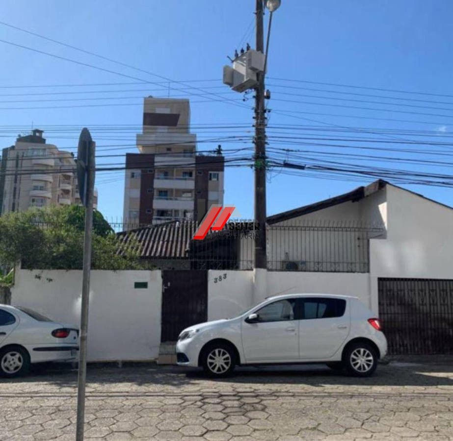 Terreno à venda no bairro Agronômica em Florianópolis