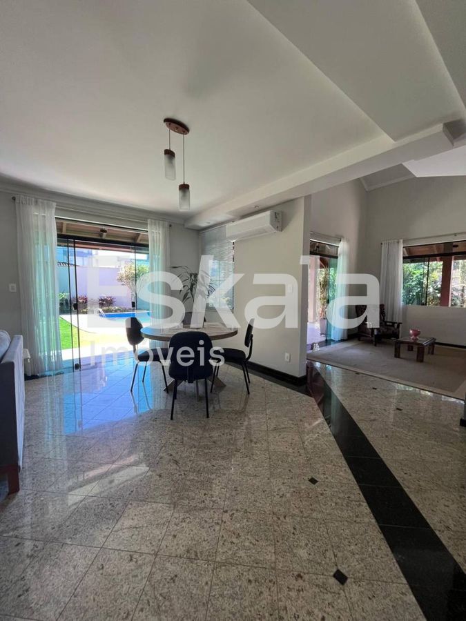 Casa Alto Padrão Semi-Mobiliada e com Piscina Vila Nova - Jaraguá do Sul