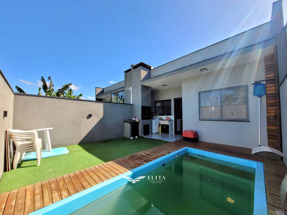 Casa com 2 Quartos, sendo 1 Suíte e Piscina à Venda em Itajuba, Barra Velha!