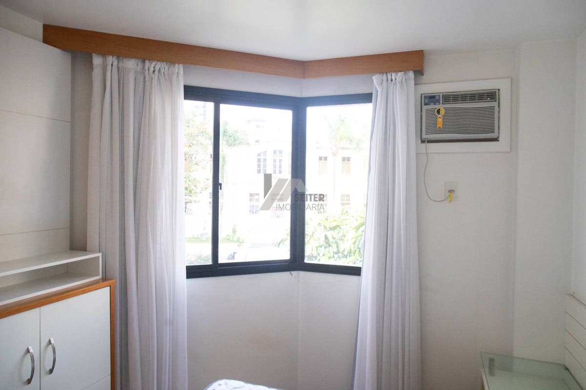 Apartamento com 3 quartos, Centro - Florianópolis