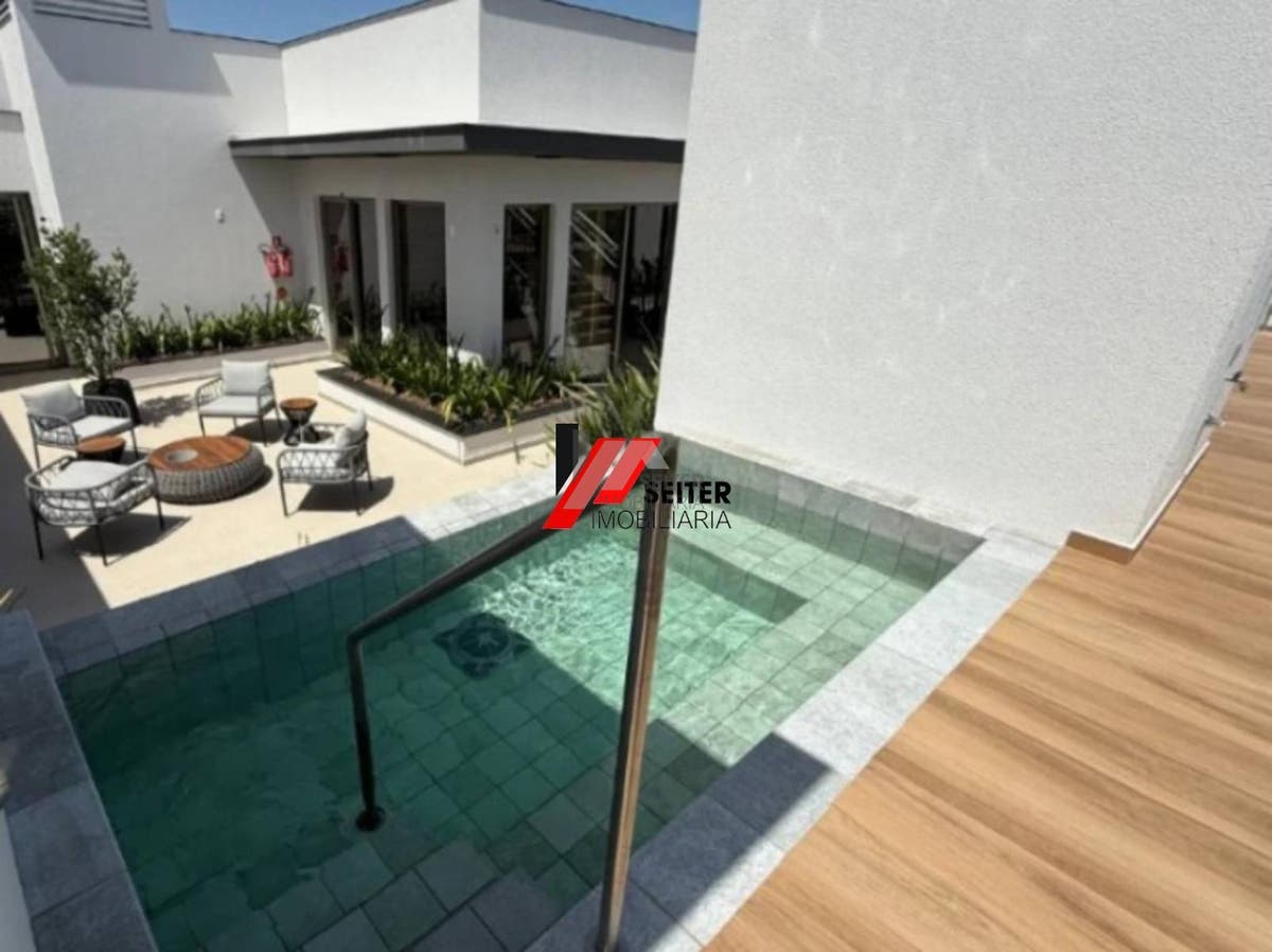 Apartamento a venda com 2 dormitórios em jurere florianópolis