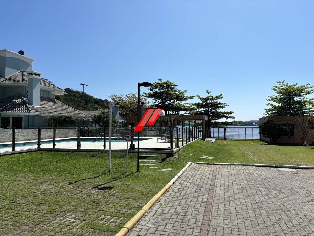 Casa à venda na beira da Lagoa em Florianópolis