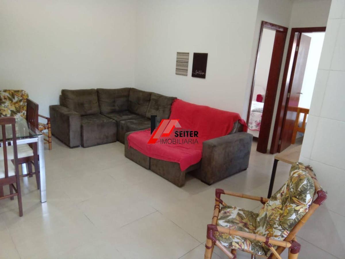 Apartamento térreo de 2 dormitórios à venda na praia do Campeche em Florianópolis