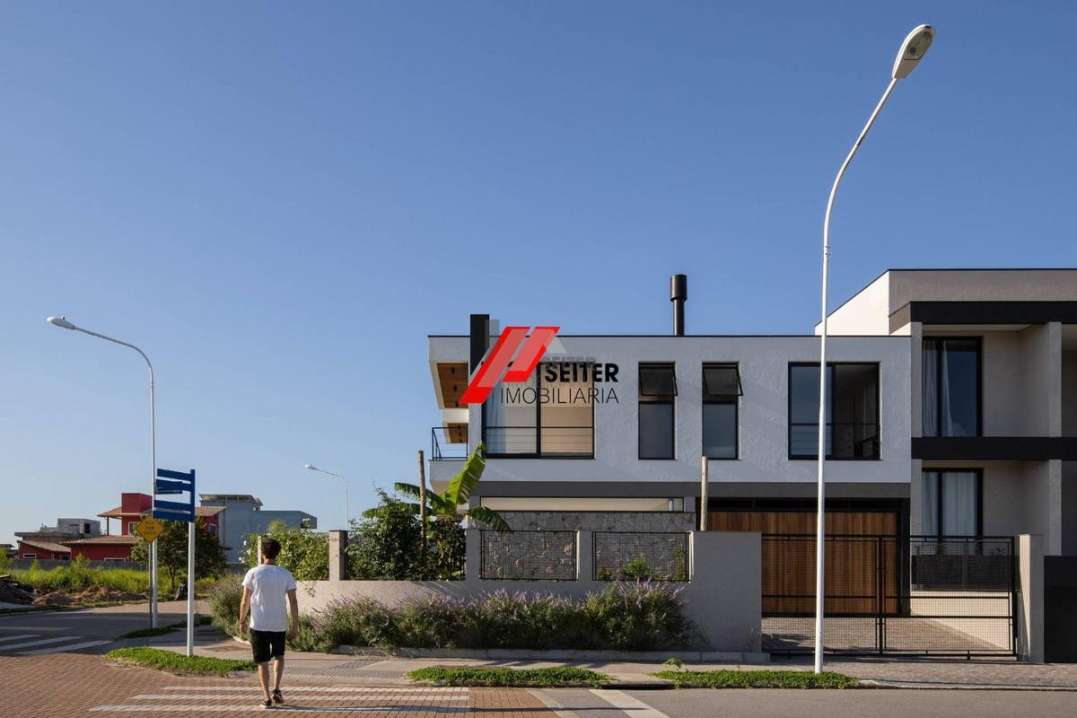 Casa à venda com 4 dormitórios no Campeche Florianópolis