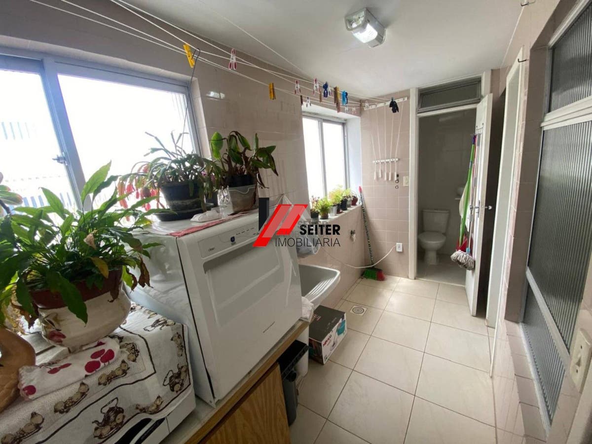 Apartamento com 3 dormitórios à venda no centro de Florianópolis