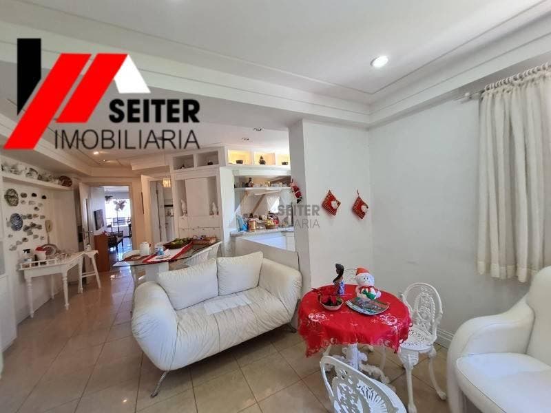 Apartamento de 3 dormitórios a venda Centro de Florianópolis