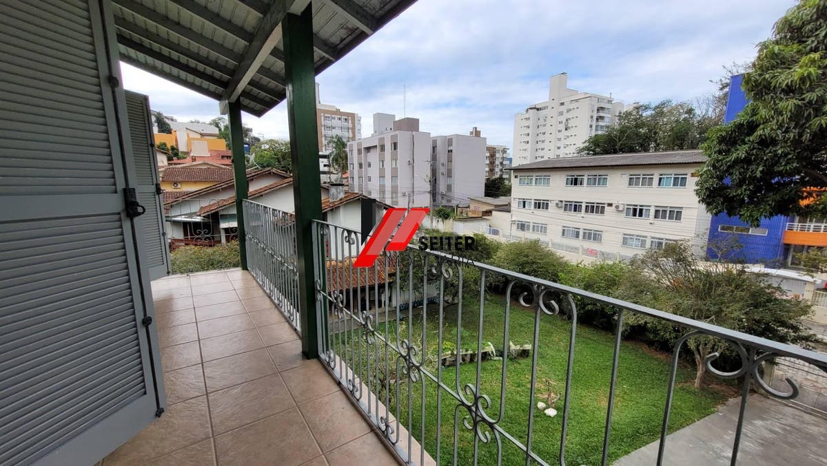 Casa com 4 quatro quartos para locação trindade florianópolis