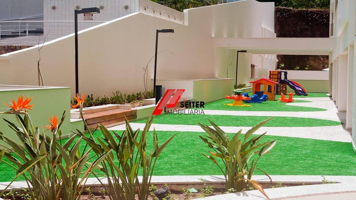 Apartamento de 2 Domitorios com Suite a Venda em Florianopolis