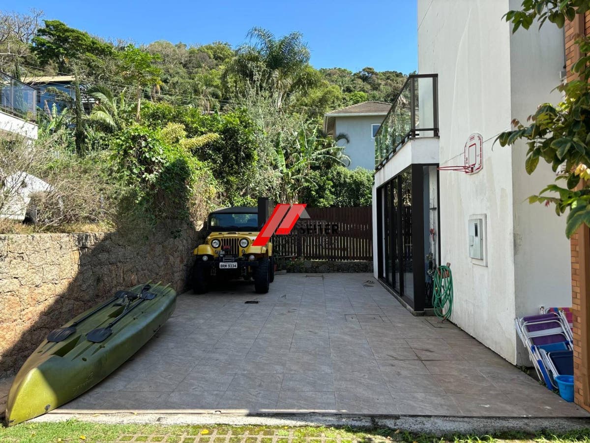 Casa à venda na beira da Lagoa em Florianópolis