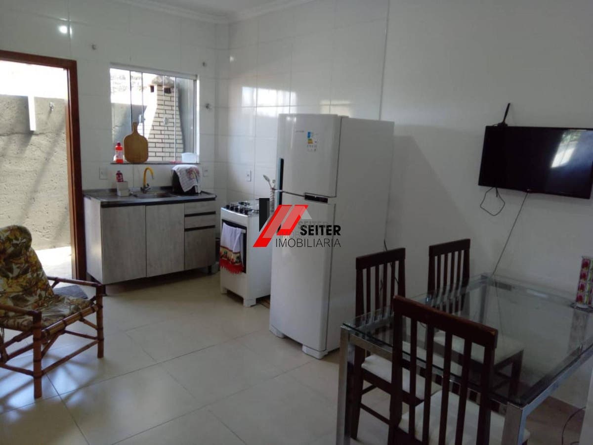 Apartamento térreo de 2 dormitórios à venda na praia do Campeche em Florianópolis