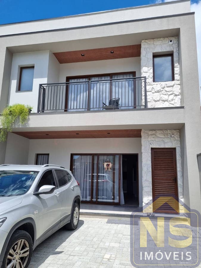 Sobrado de 3 quartos, 150m² no bairro Zimbros, em Bombinhas | Eu Corretor