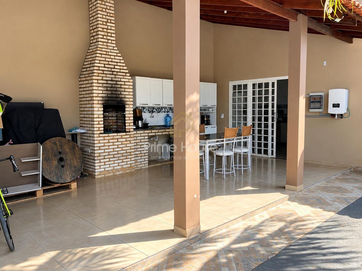 Vende-se Casa com Piscina em Parque Ohara