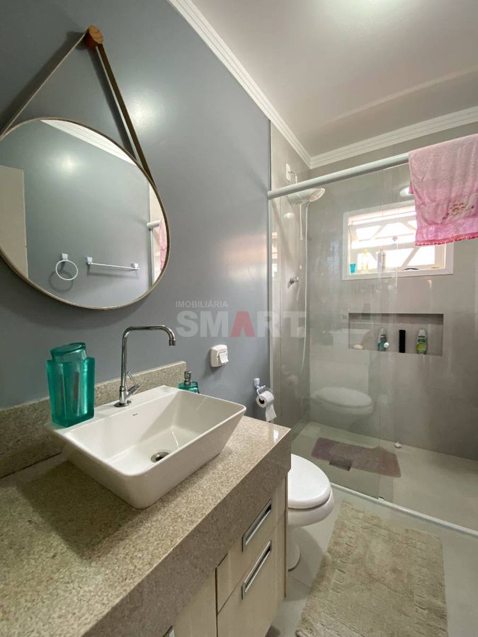 Casa com Sala Comercial à Venda no bairro Estrada Nova