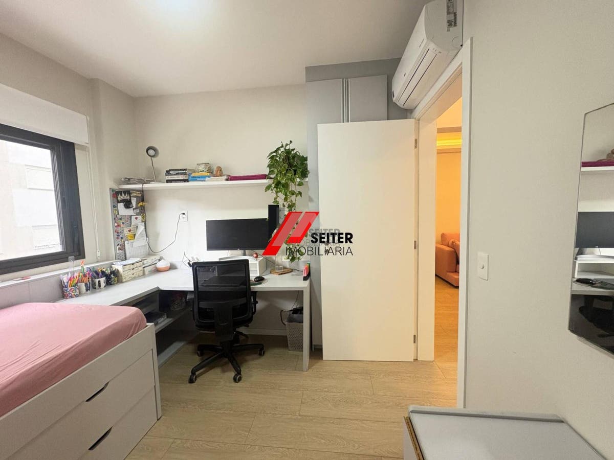 Apartamento de 2 Domitorios com Suite a Venda em Florianopolis