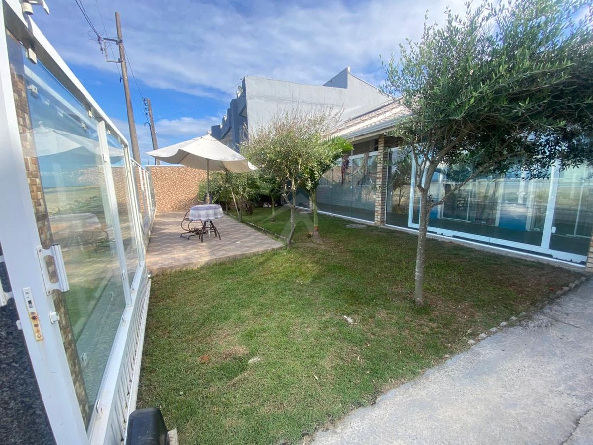 Casa frente mar, 4 quartos com piscina, mariluz