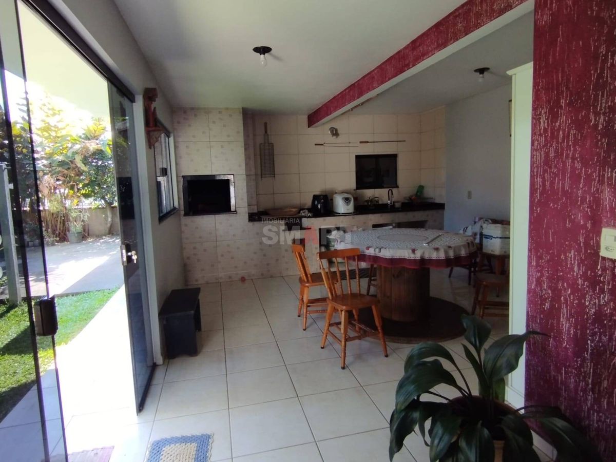 Casa Bem Localizada com 3 Quartos Sendo Uma Suíte