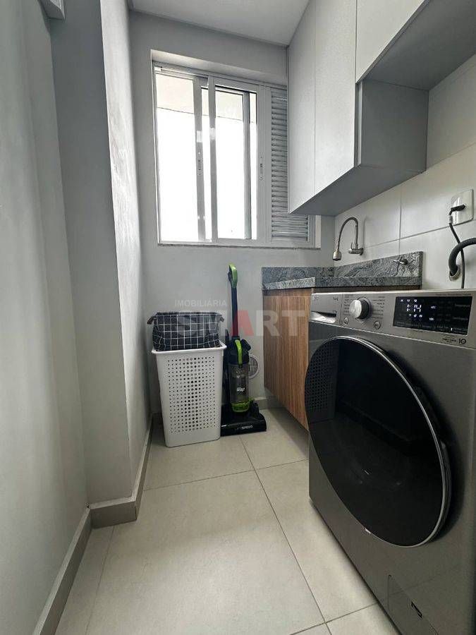 Apartamento semi-mobiliado com 1 suíte + 1 quarto com elevador