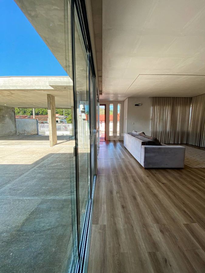 Sobrado com 238,00m² com 1 Suíte + 2 Quartos em Guaramirim