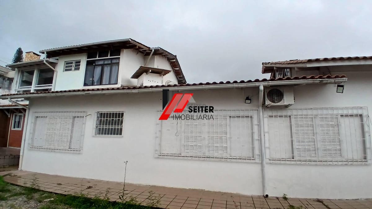 Casa a venda na agronomica