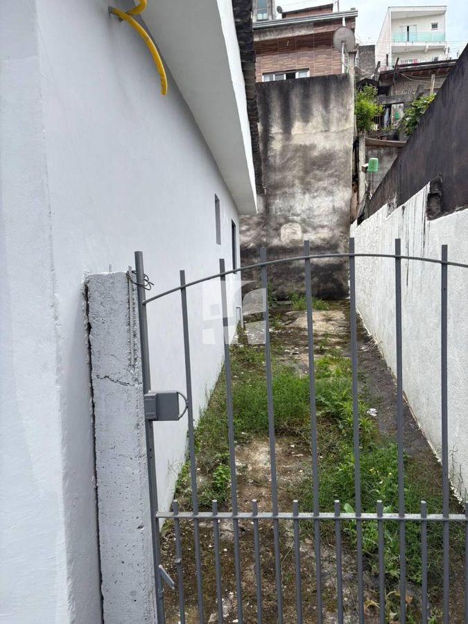 Casa térrea a venda na rua islandia