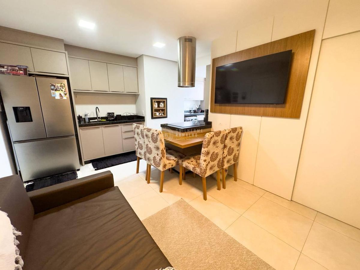 Apartamento à Venda com 2 Dormitórios, sendo 01 Suíte, 1 Vaga, Bairro Vila Real, Balneário Camboriú, Sc - Apartamento em Vila Real, Balneário Camboriú - à venda - IMOBILIÁRIA GUILHERME LTDA