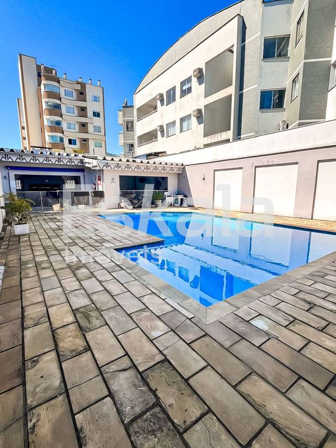 Apartamento semi-mobiliado com 01 suíte + 02 dormitórios centro - jaraguá do sul