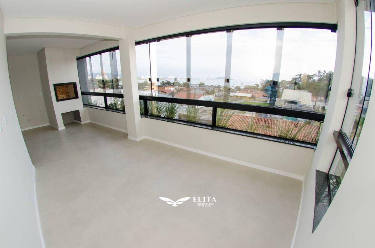 Apartamento com 3 quartos, no bairro Armação - Penha Cód. 2682