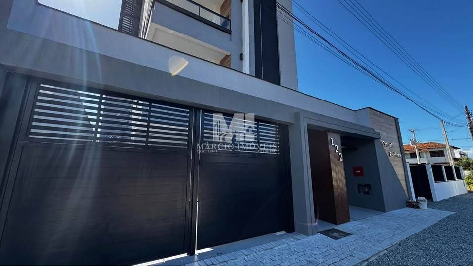 Apartamento com arquitetura moderna- centro- barra velha/sc.