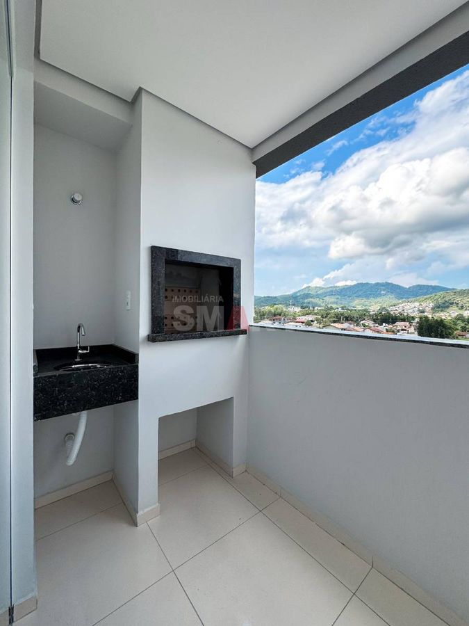 Apartamento Semimobiliado com 2 Quartos no Rau