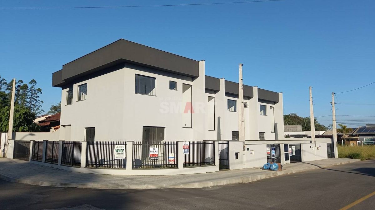 Geminado Duplex Suíte Mais 2 Quartos em Nereu Ramos