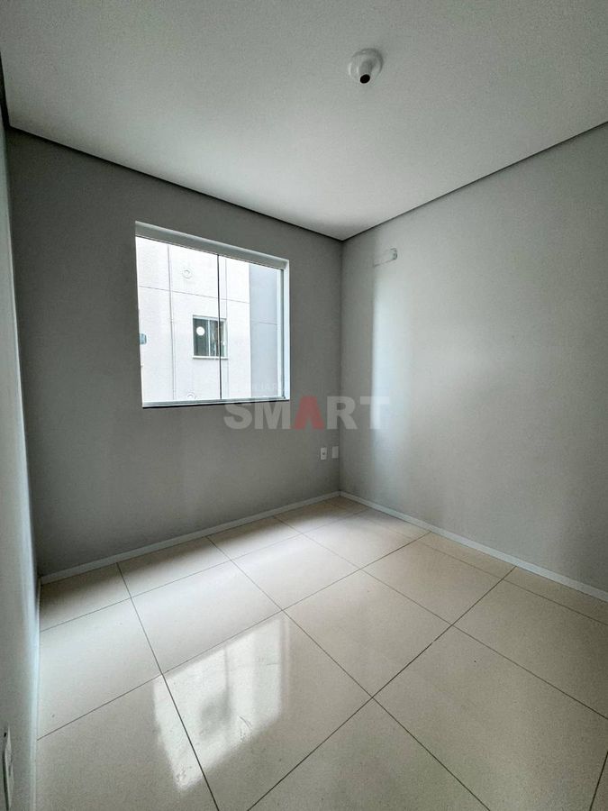Apartamento Semimobiliado com 2 Quartos no Rau