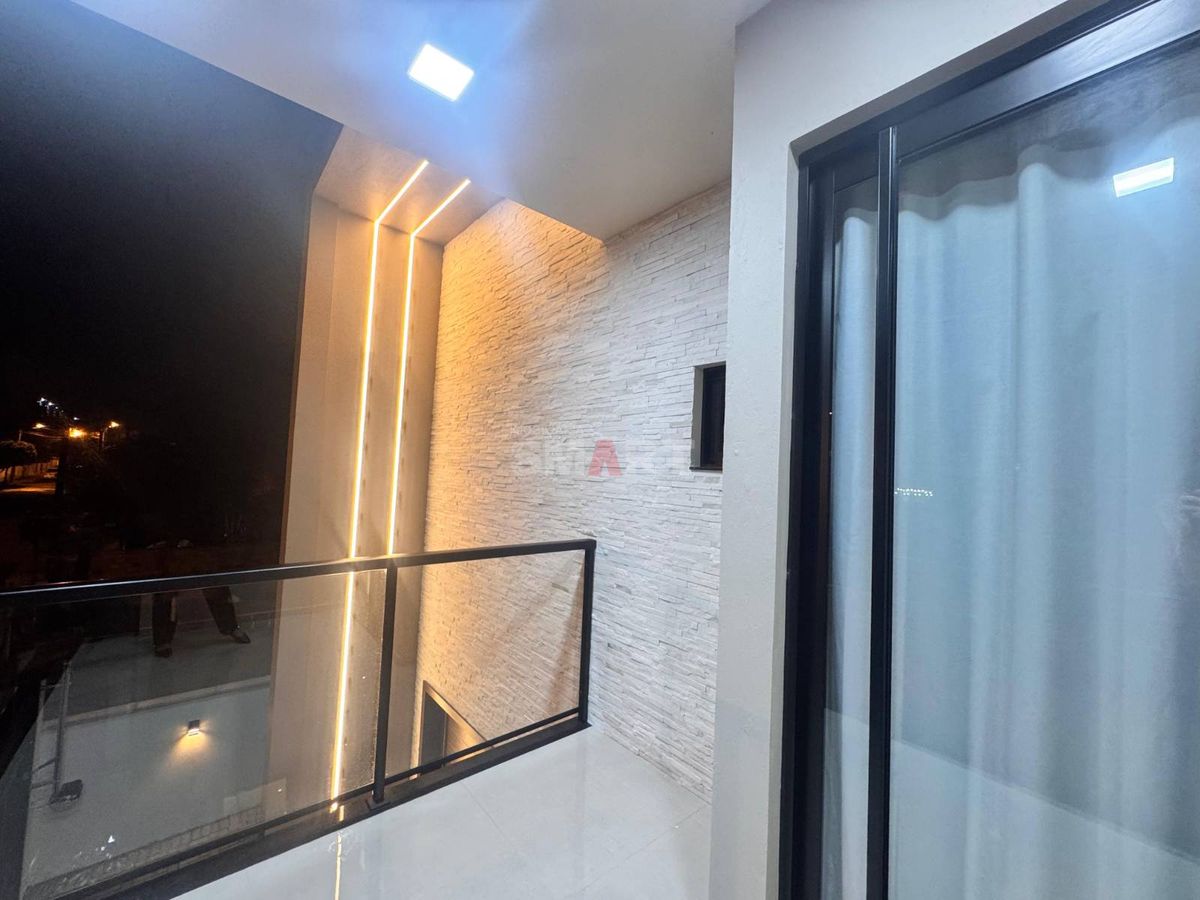 Casa de Alto Padrão com Edícula no Bairro Rau com 3 Suítes