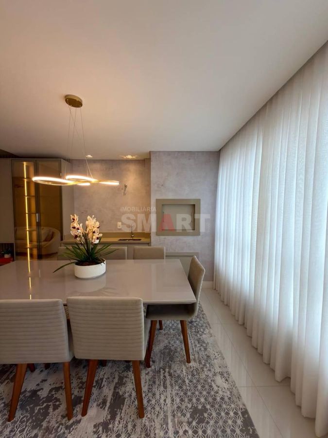 Apartamento no Centro com 3 Suítes e 2 Vagas de Garagem