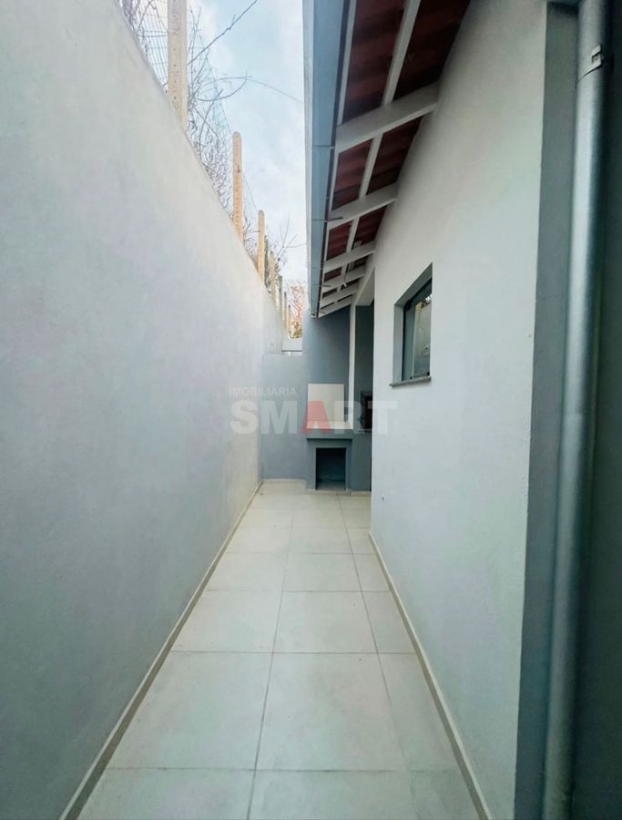 Casa Geminada Térrea - 2 Quartos - com Churrasqueira Bairro: Dona Francisca