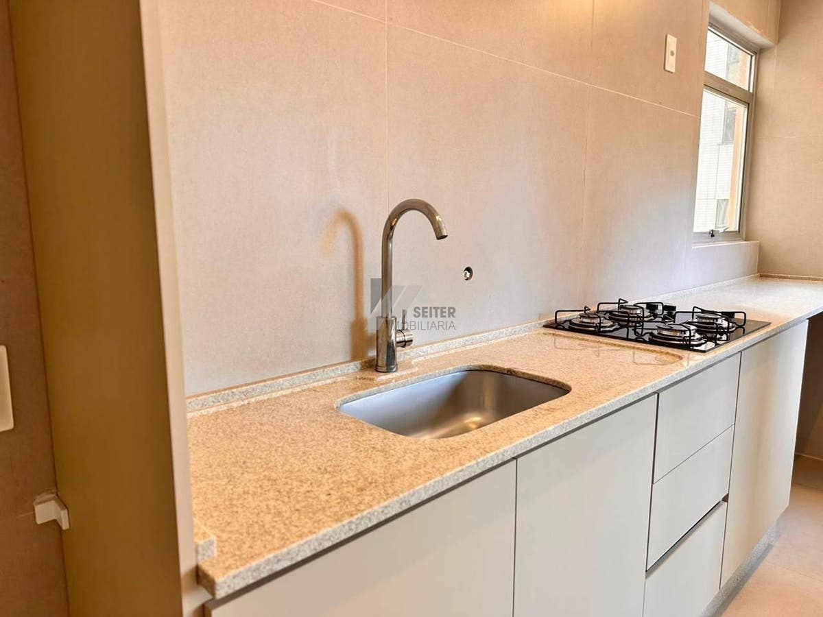 Apartamento a venda com 2 quartos Centro Florianópolis