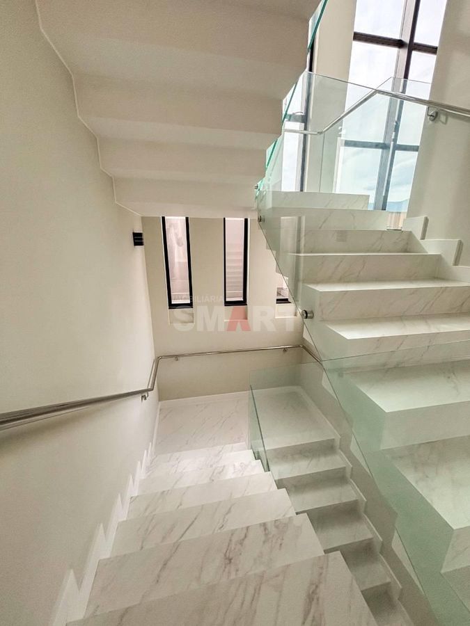Casa com Elevador e 3 Andares Alto Padrão no Tifa Martins