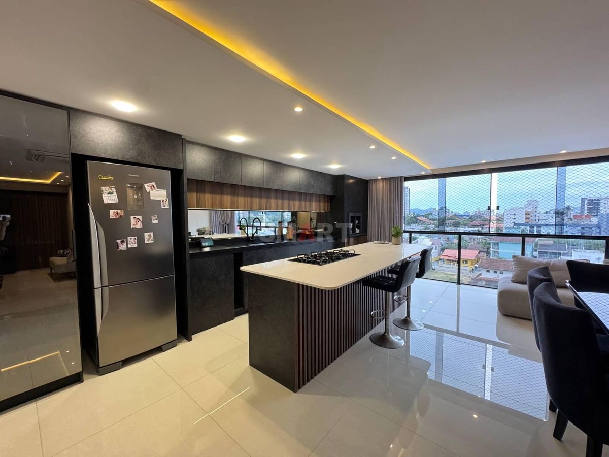 Apartamento Semimobiliado com 3 Suítes à Venda no Jaraguá Esquerdo