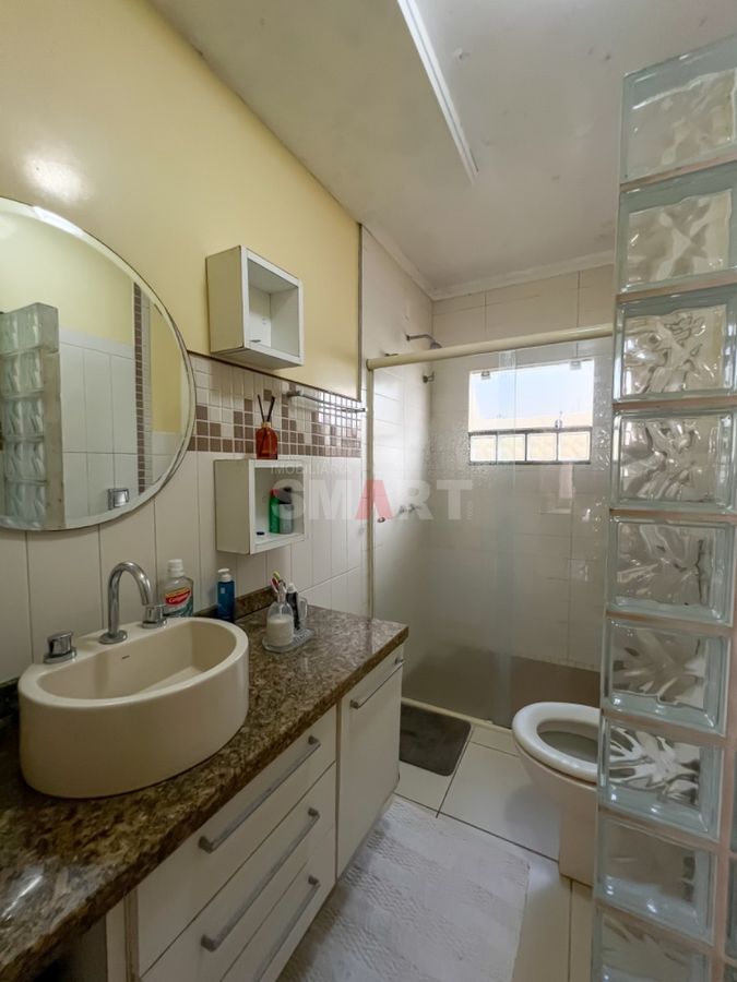 Casa Com Piscina e Sala Comercial
