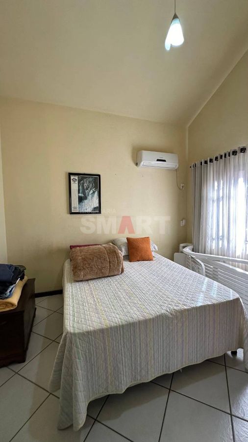 Casa com Suíte + 3 Quartos no Amizade