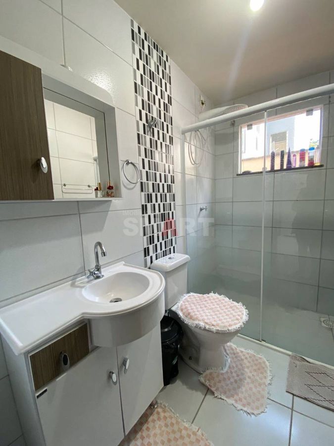 Apartamento Semimobiliado com 2 Quartos no Rau